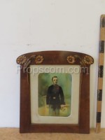Porträt eines Soldaten in einem verzierten Rahmen