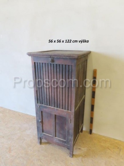 Cabinet with lid