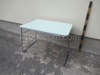 Folding table