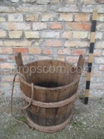 Bucket reinforced with ropes