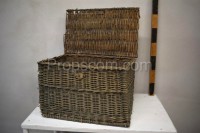 Storage basket with lid