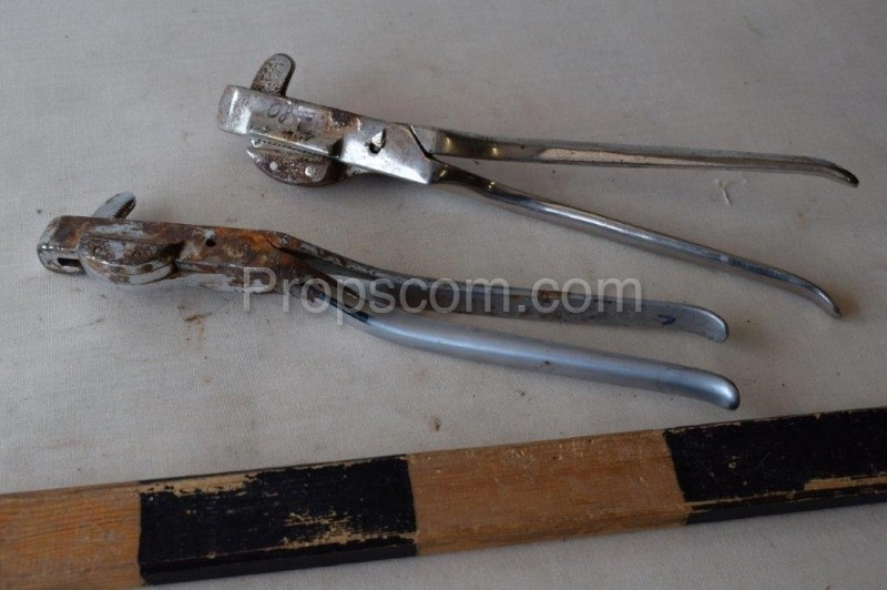 Surgical instruments