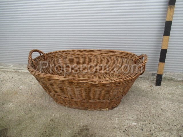 Oval wicker basket