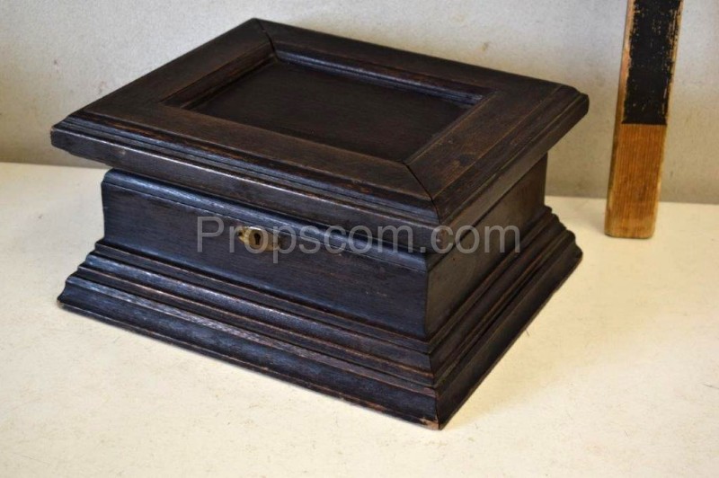 Wooden jewelry box