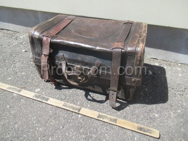 Travel suitcase