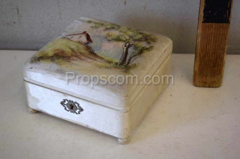 Decorated jewelry box