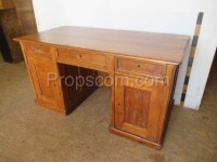Schreibtisch aus hellem Holz