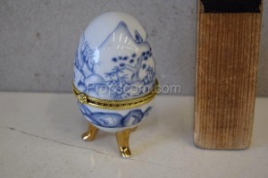 Porcelain eggs