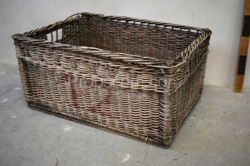 Shelving basket