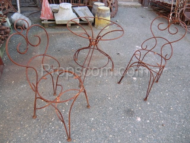 Wire table with chairs