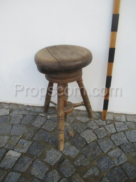 Wooden round chair