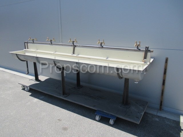 Double-sided washing trough