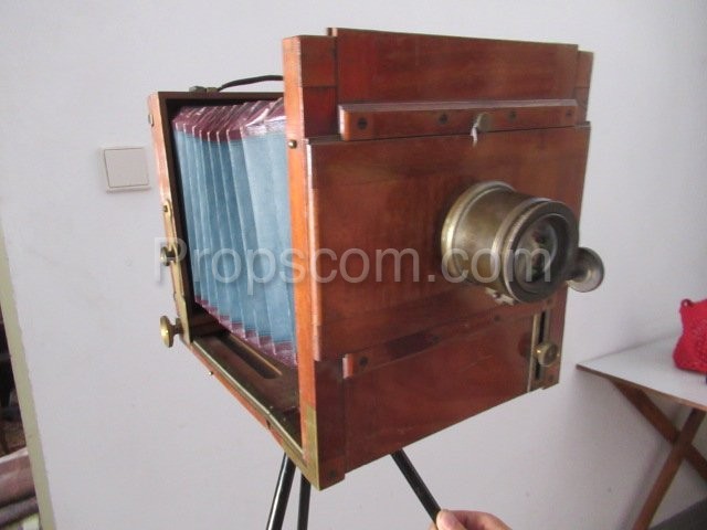 Vintage-Kamera mit Stativ
