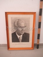 Ein Bild eines glasierten Porträts von Präsident Gustav Husak