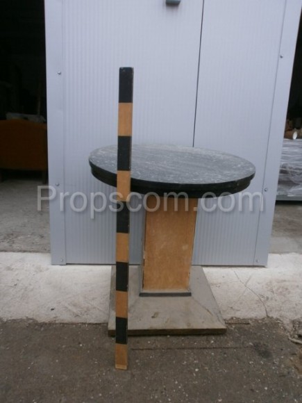 Stůl dřevěný kulatý
