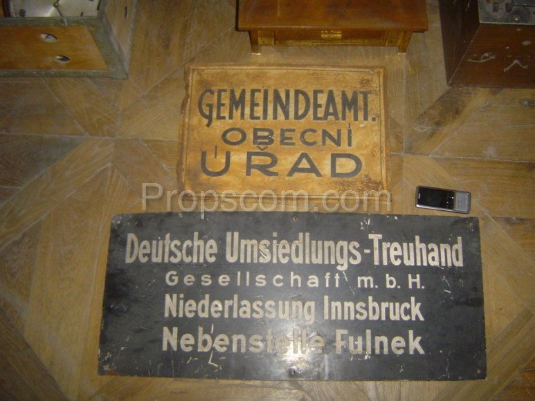 Bilingual sign Municipal office