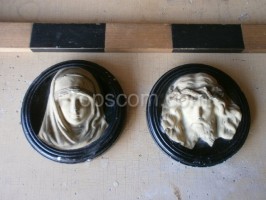 Plaster sculptures of Jesus and the Virgin Mary
