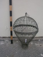 Wire cage in the shape of an airship