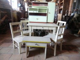 Chairs and table for dolls