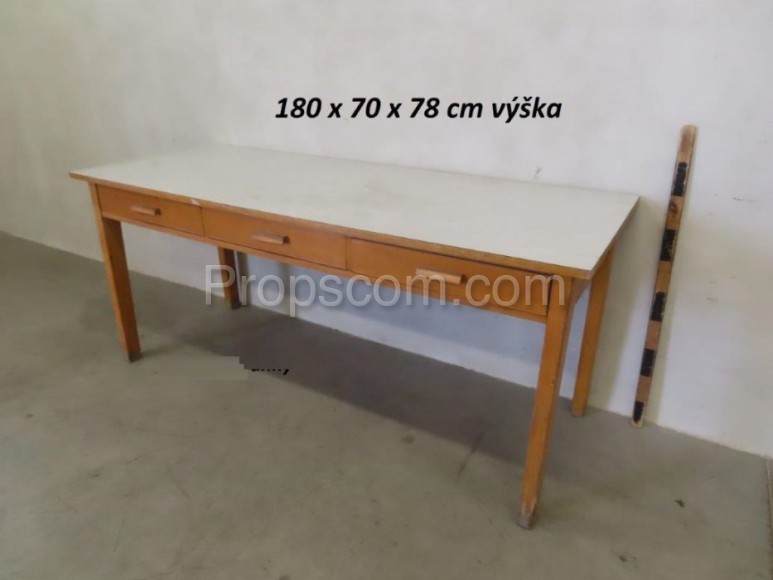 Table with umakart top