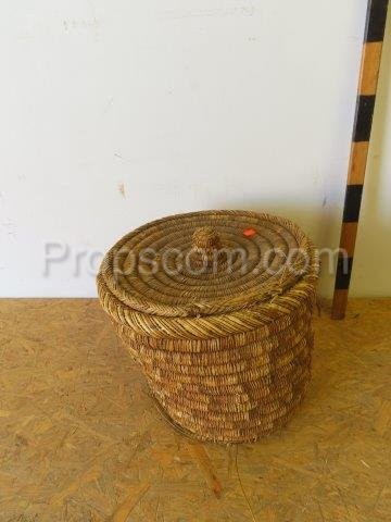 Wicker container with lid