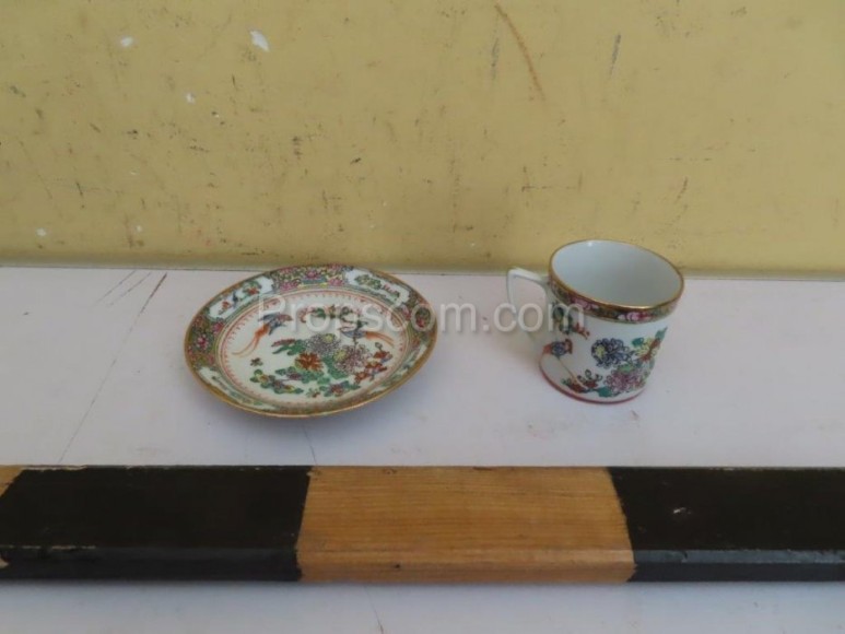 Cups with Chinese motifs
