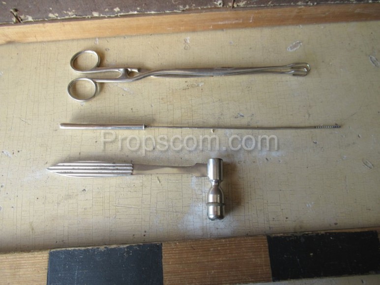 Surgical instruments