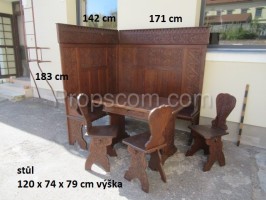 Tischset mit geschnitzter Wand