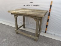 Středověký dřevěný stůl