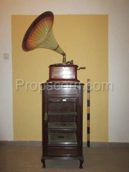 Altes Grammophon mit Schrank