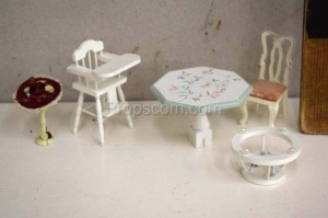 Furniture for dolls