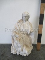 Statue of a sitting woman