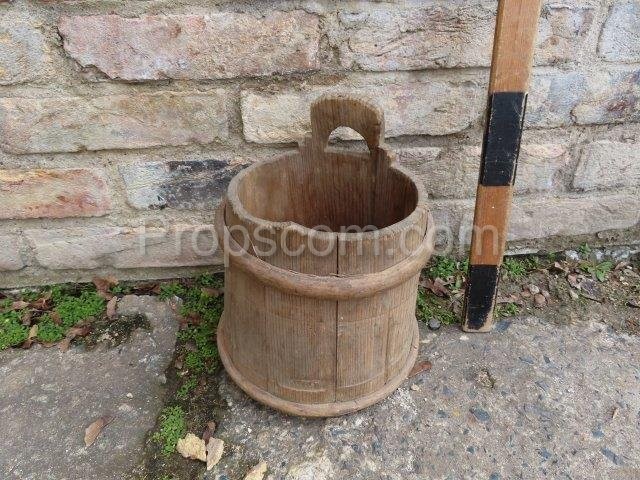 Wooden bucket