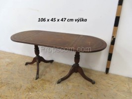 Ovaler Tisch