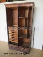 Schrank mit Rollladen (Anmeldung)