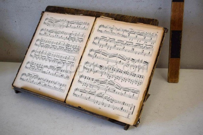 Music stand