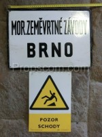 Information signs: Moravské zeměvrtné závody and Pozo