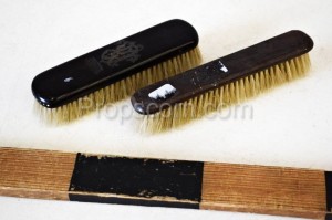 Cosmetic brushes