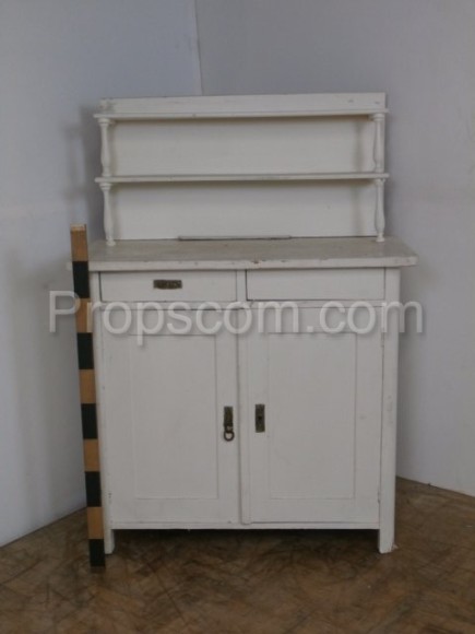 White chest of drawers