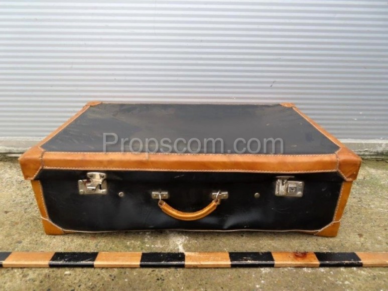 Travel suitcase