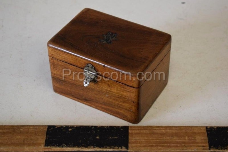 Jewelry box