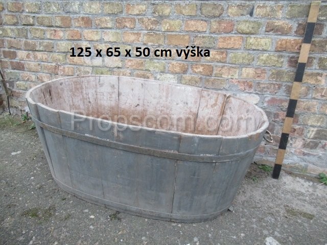 Water tub with forged hoops