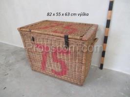 Wicker basket with lid