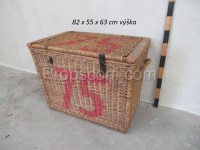 Wicker basket with lid