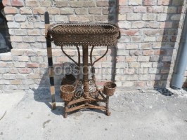 flower wicker table