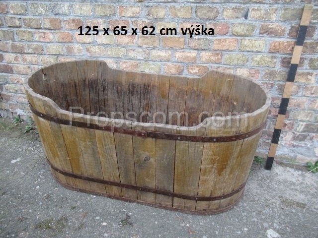 Water tub with forged hoops