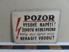 Information sign: High voltage 