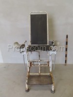 Gynecological chair