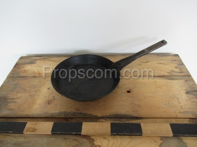 Cast iron pan