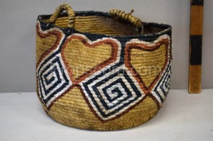 Decorated knitted bag